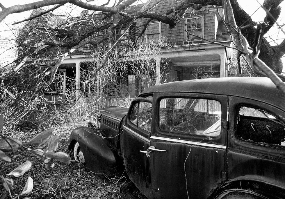 Car in front of Grey Gardens House